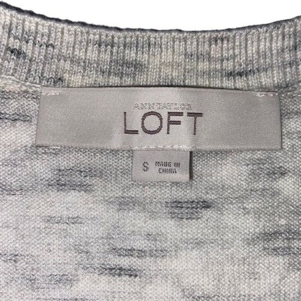 LOFT Grey Space Dye V-Neck Button Front Cardigan Sweater Quiet Luxury Size S - Picture 5 of 7